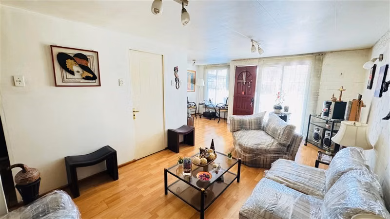 Casa en venta de 3 dorm. en La Granja