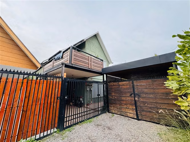 Casa en venta de 8 dorm. en Lampa