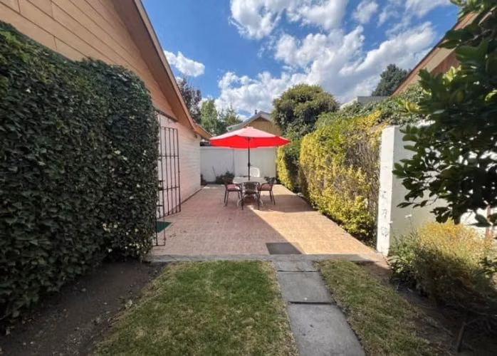 Casa en Venta 2 pisos 3D 3B. Piscina y Lindo Patio. Vitacura