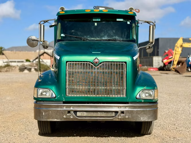 2016 Tractocamion International 9200 con pluma HIAB 6 TON Max – con Kit Hidráulico