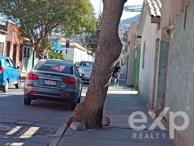 terreno con casa que se incendio bien ubicada . en Copiapó - Imagen 3