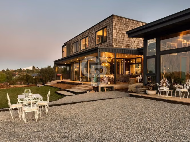 Casa de ensueño con amplios espacios y ubicación ideal.