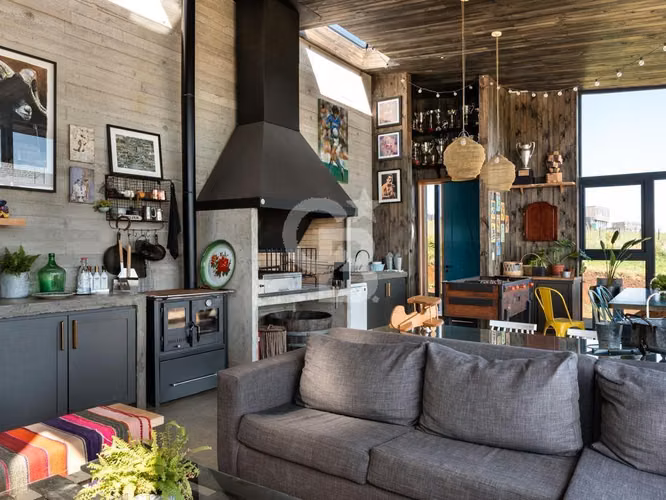 Casa de ensueño con amplios espacios y ubicación ideal.