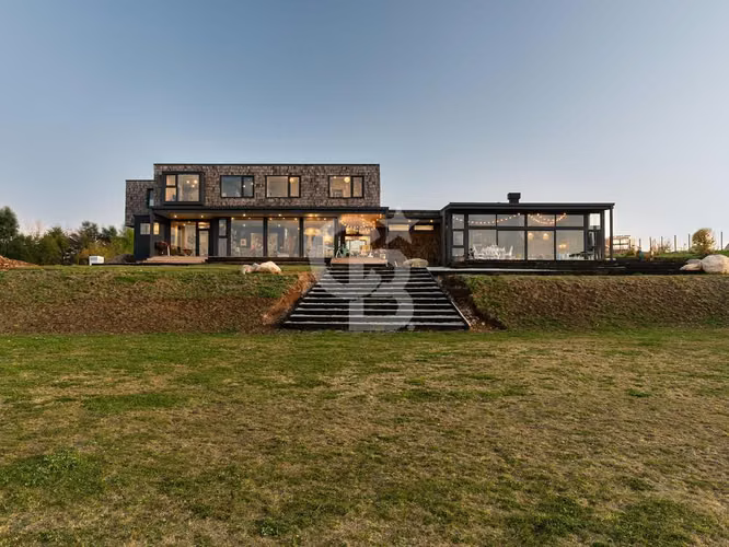 Casa de ensueño con amplios espacios y ubicación ideal.