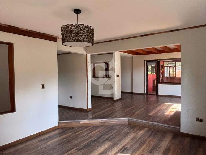 Casa Amplia en Condominio, Cerca de Playa Hermosa y Lago