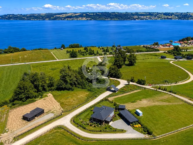 Hermoso Proyecto Vistas al Lago y Volcanes en Frutillar
