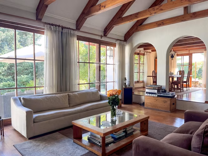 Casa familiar, excelente ubicación y conectividad