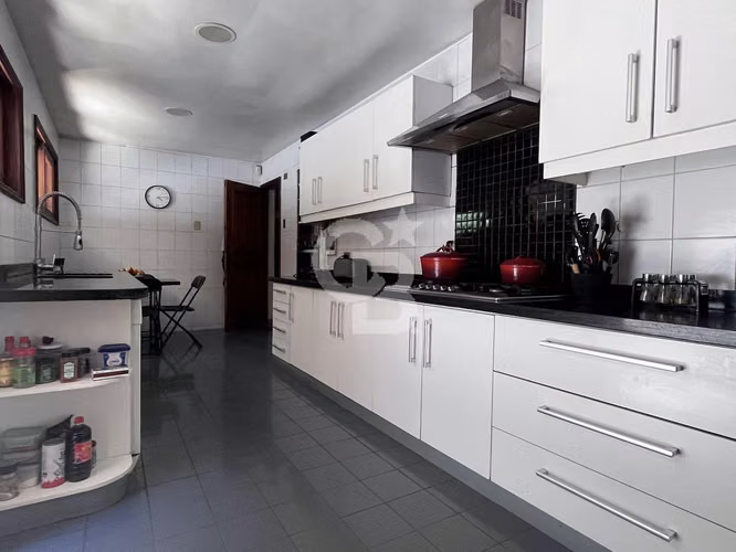 Casa familiar, excelente ubicación y conectividad