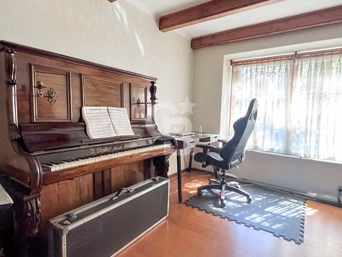 Casa familiar, excelente ubicación y conectividad