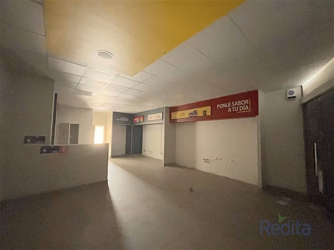 Local comercial 1er Piso 78,7m strip Av. La Florida