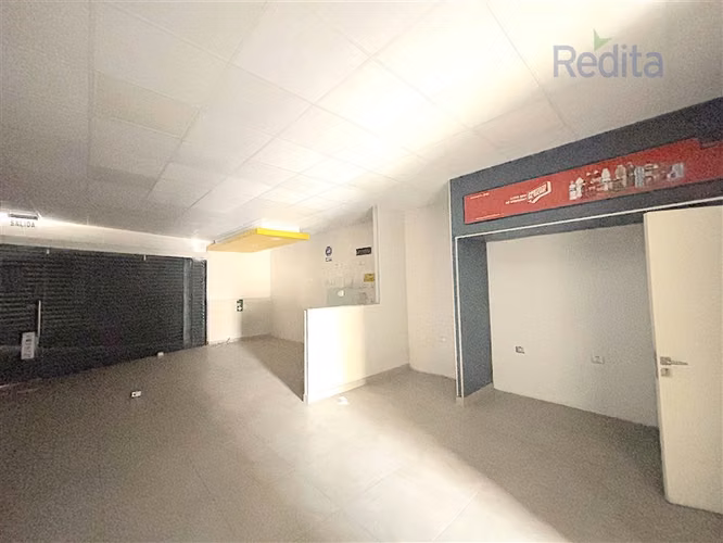 Local comercial 1er Piso 78,7m strip Av. La Florida
