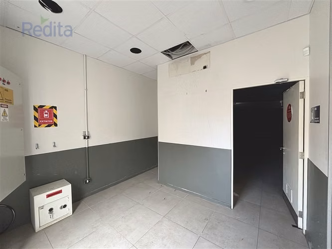 Local comercial 1er Piso 78,7m strip Av. La Florida