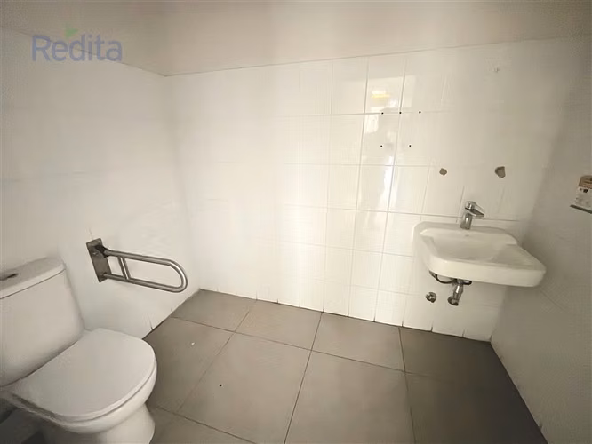 Local comercial 1er Piso 78,7m strip Av. La Florida