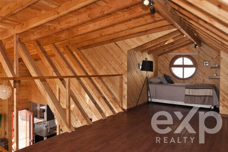 Casa en Venta de 2 Pisos Independientes, frente al Mar