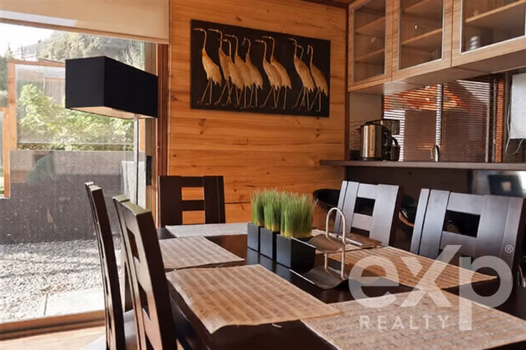 Casa en Venta de 2 Pisos Independientes, frente al Mar