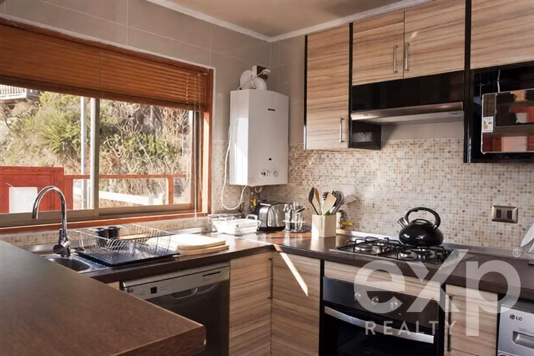 Casa en Venta de 2 Pisos Independientes, frente al Mar