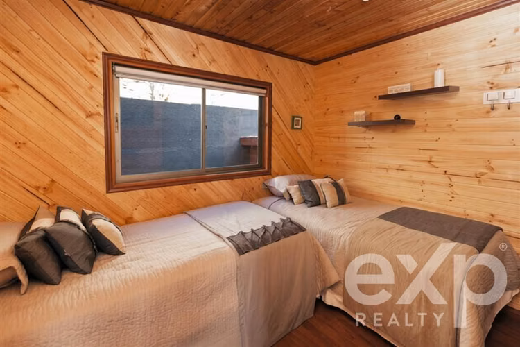 Casa en Venta de 2 Pisos Independientes, frente al Mar