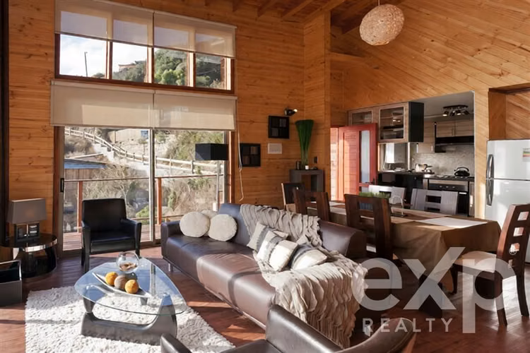 Casa en Venta de 2 Pisos Independientes, frente al Mar