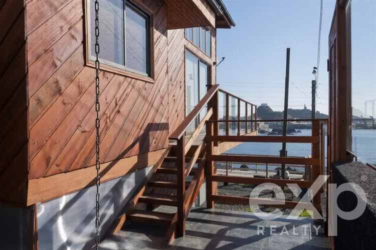Casa en Venta de 2 Pisos Independientes, frente al Mar