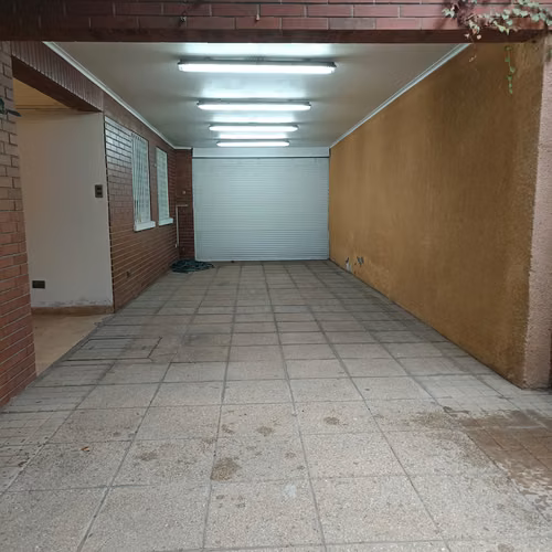 Hermosa casa Comercial  / metro departamental