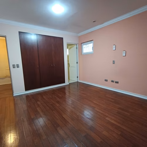 Hermosa casa Comercial  / metro departamental
