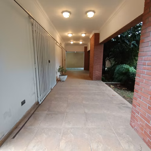 Hermosa casa Comercial  / metro departamental