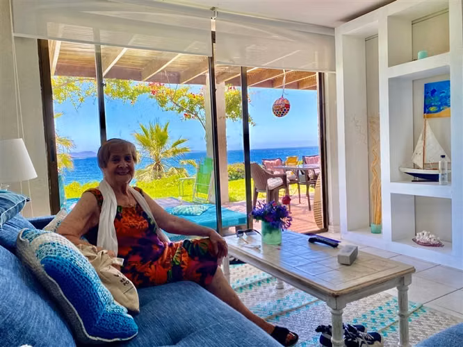 Primera línea, 1er piso a mts de playa, con jardin Santorini