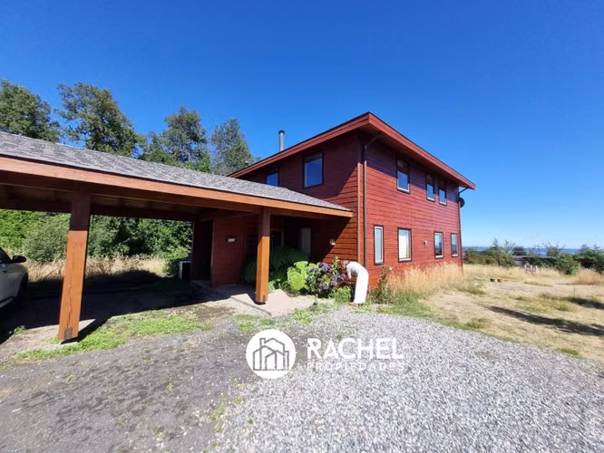 EN VENTA CASA DE 5 DORMITORIOS VISTA AL LAGO Y VOLCAN