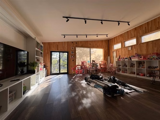 ELEGANTE Y MODERNA PROPIEDAD, 4D 4B 450M2 RIO SECO