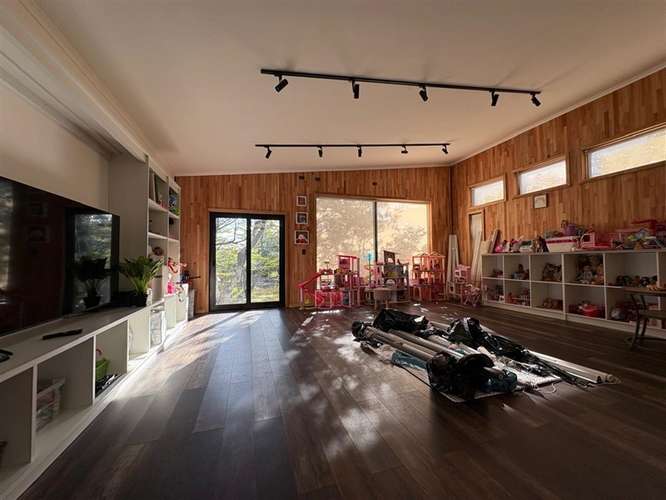 ELEGANTE Y MODERNA PROPIEDAD, 4D 4B 450M2 RIO SECO