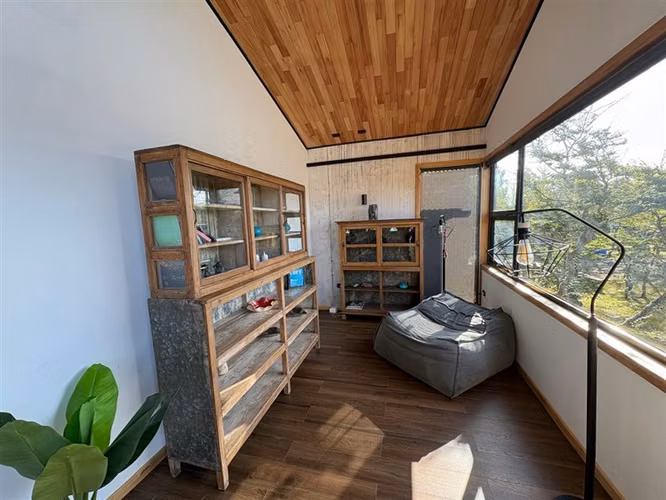 ELEGANTE Y MODERNA PROPIEDAD, 4D 4B 450M2 RIO SECO