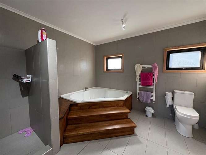 ELEGANTE Y MODERNA PROPIEDAD, 4D 4B 450M2 RIO SECO