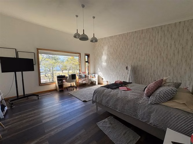 ELEGANTE Y MODERNA PROPIEDAD, 4D 4B 450M2 RIO SECO