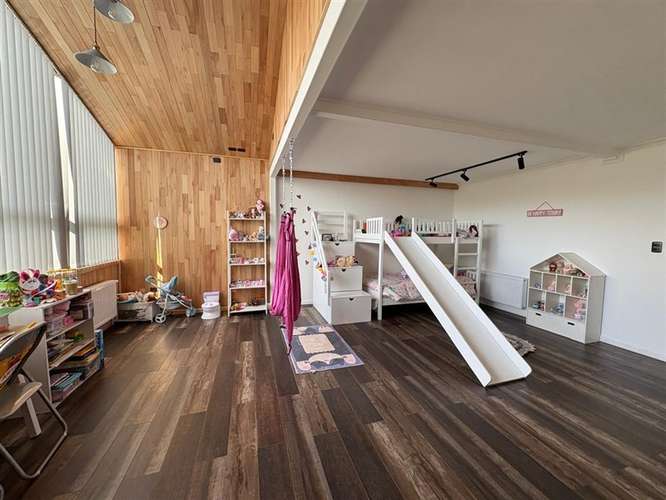ELEGANTE Y MODERNA PROPIEDAD, 4D 4B 450M2 RIO SECO