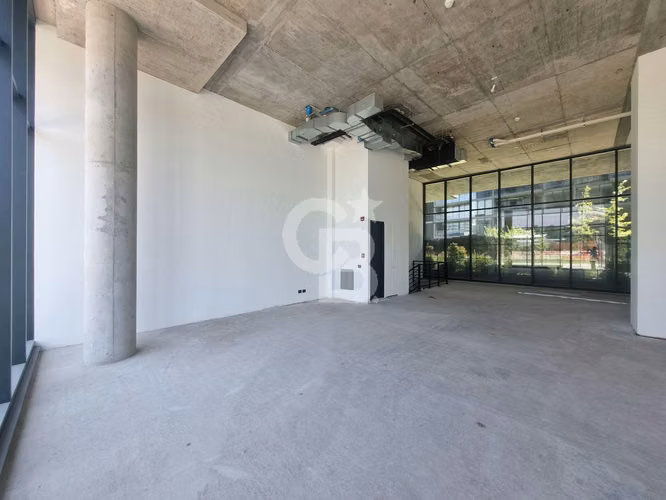 Local Comercial de 2 Pisos en Vitacura