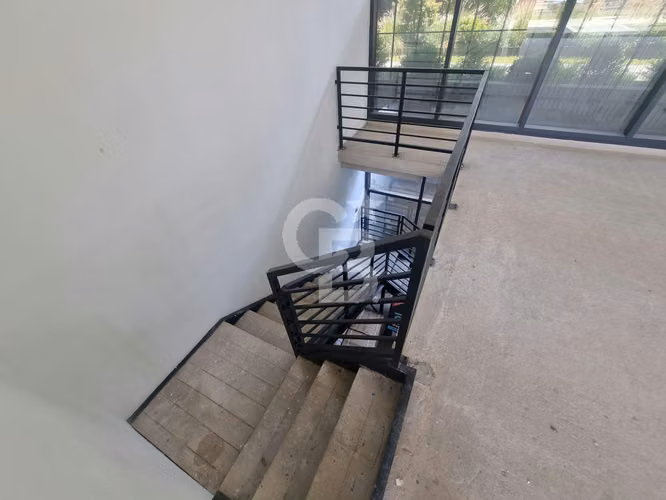 Local Comercial de 2 Pisos en Vitacura