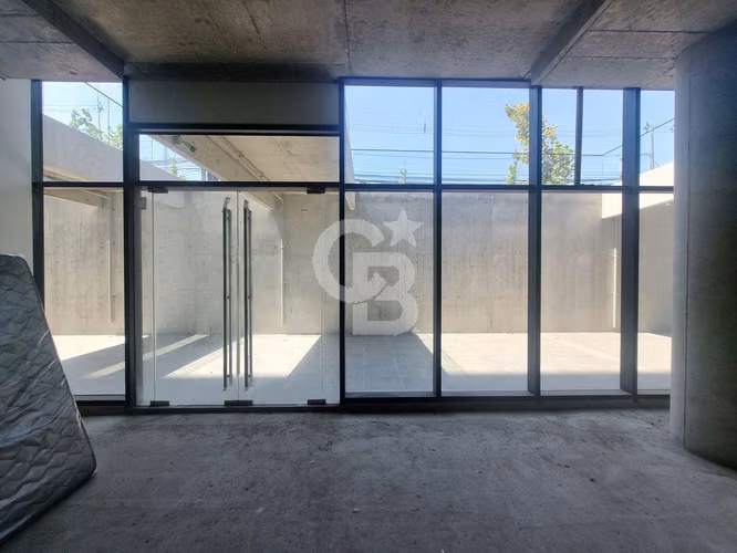 Local Comercial de 2 Pisos en Vitacura