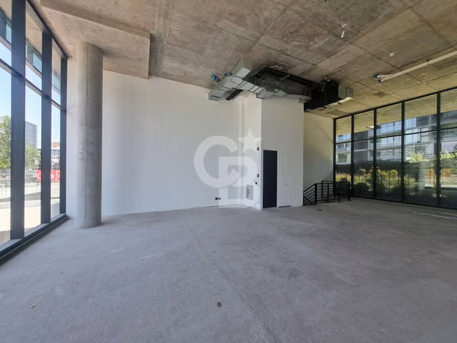 Local Comercial de 2 Pisos en Vitacura