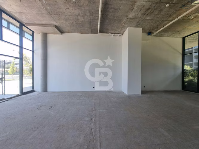 Local en Vitacura con proyección — Estación Estoril