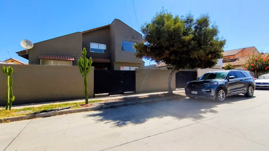 SE VENDE CASA DE 3 DORMITORIOS, 2 BAÑOS SECTOR EL MILAGRO