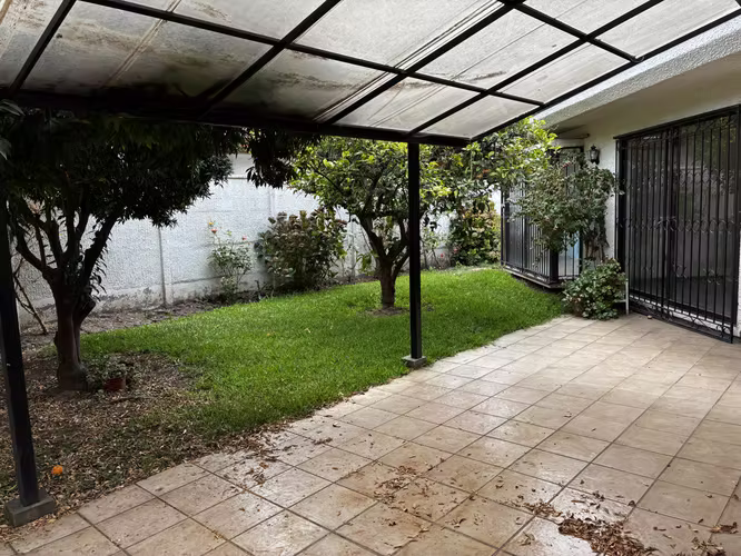 VENTA CASA PIRINEOS II EN AV ESPAÑA DE CURICO