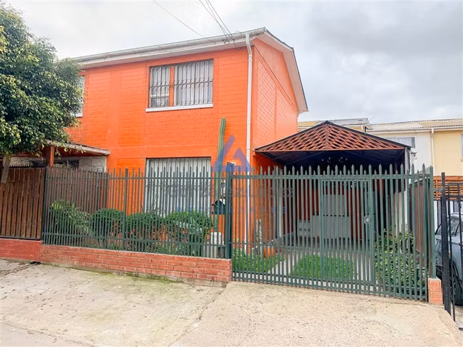 Hermosa casa de 2 pisos refaccionada en la Cantera