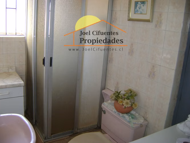 Amplia casa sólida, 5 dormitorios, 2 baños, terreno 495 mts2