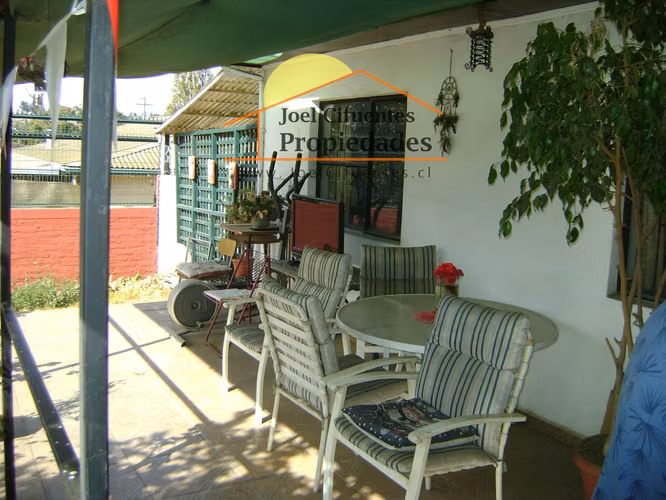 Amplia casa sólida, 5 dormitorios, 2 baños, terreno 495 mts2