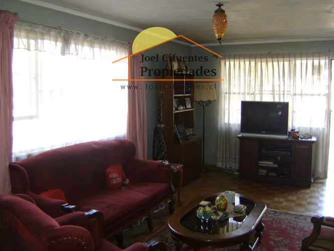 Amplia casa sólida, 5 dormitorios, 2 baños, terreno 495 mts2