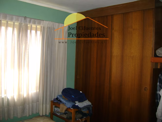 Amplia casa sólida, 5 dormitorios, 2 baños, terreno 495 mts2