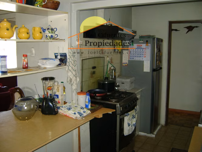 Amplia casa sólida, 5 dormitorios, 2 baños, terreno 495 mts2