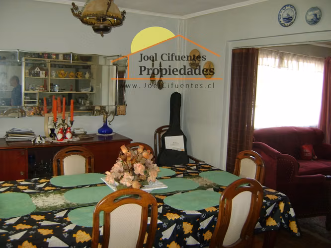 Amplia casa sólida, 5 dormitorios, 2 baños, terreno 495 mts2