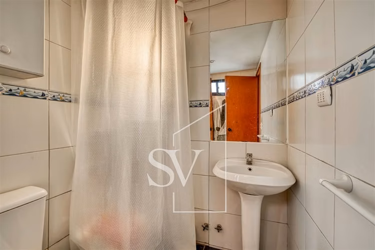 Bajo precio, Ideal remodelar, ubicación, colegios, terreno