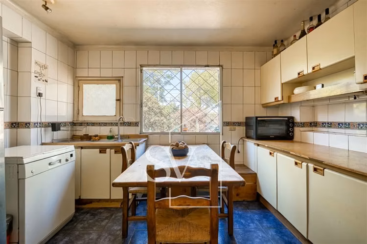 Bajo precio, Ideal remodelar, ubicación, colegios, terreno